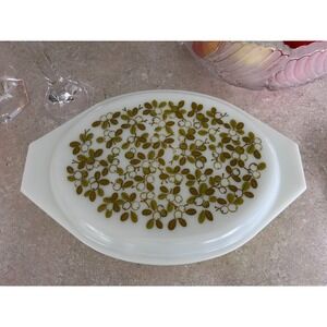 Vintage Pyrex Verde Divided Casserole Dish with Lid 1.5‎ Quart 063 Milk Glass